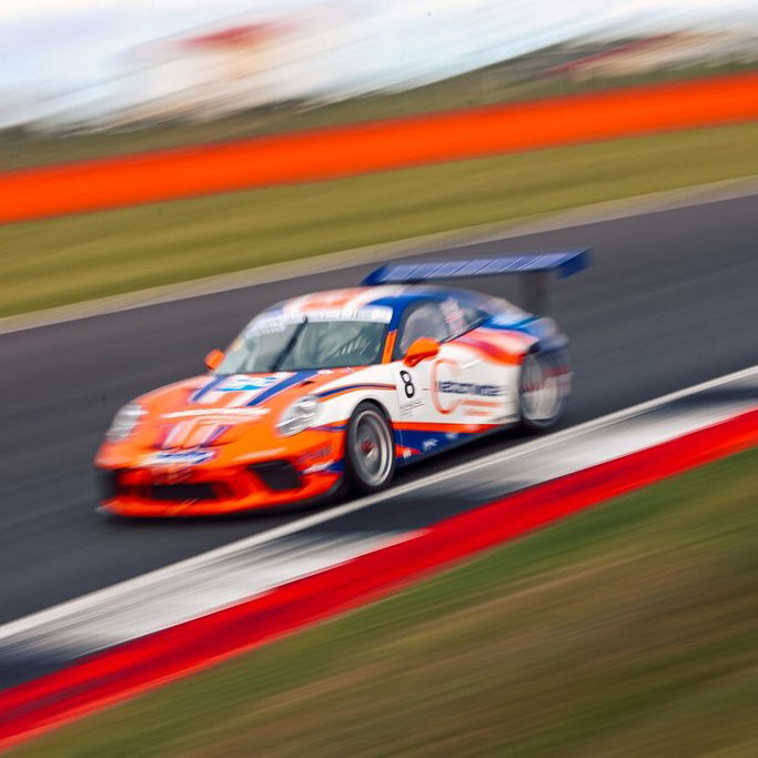 Gamble dominates reverse grid Knockhill race